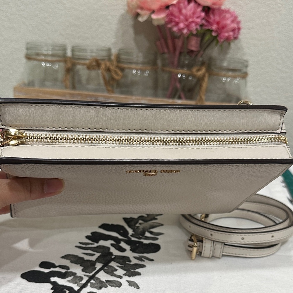 Price Drop ⬇️ Michael Kors Ivory Small Crossbody Bag - Picture 12 of 14